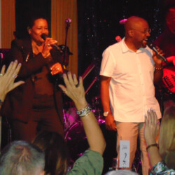 Dee Lucas Live